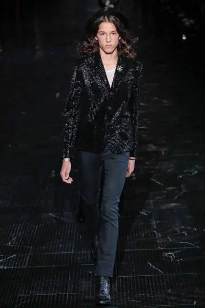 Look 50